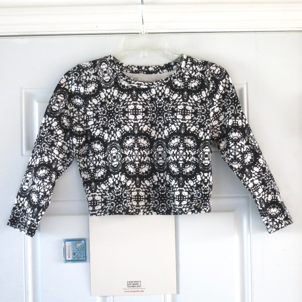 A&F black white pattern cropped sweater
